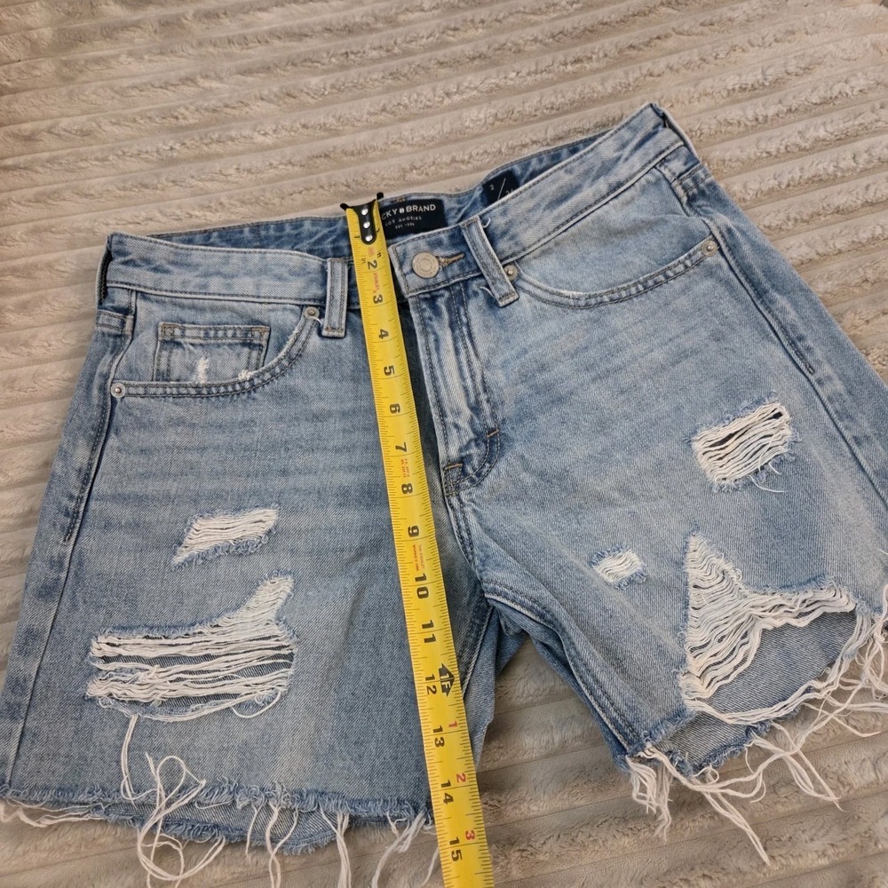 Lucky Brand Size 2 26 Distressed Denim Shorts Light Wash Frayed Boyfriend Short - Picture 4 of 8
